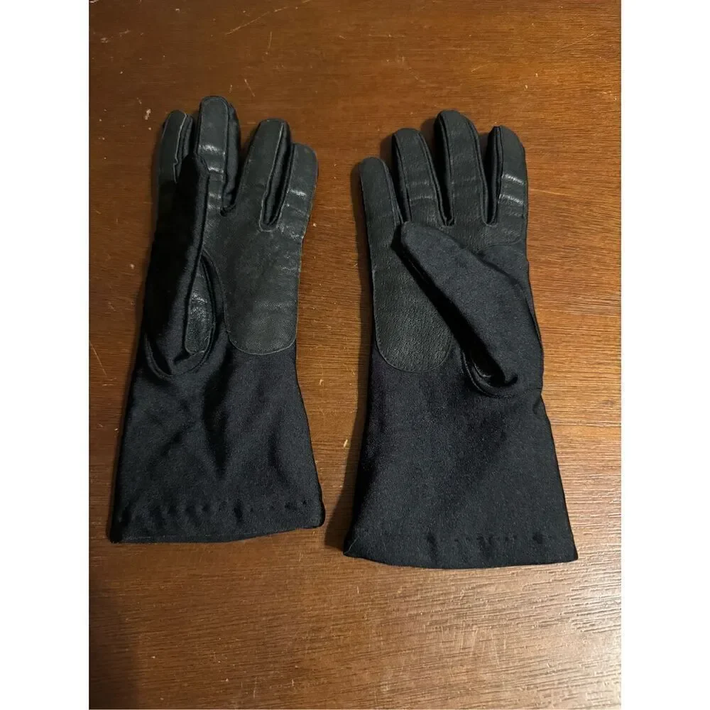 Black Tinsulate gloves